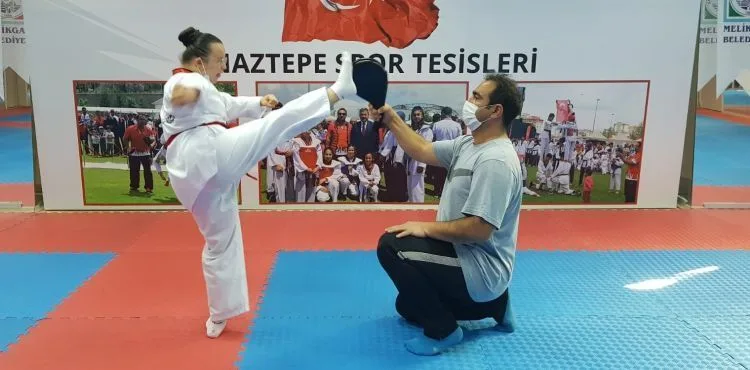 DOWN SENDROMLU BÜŞRA'NIN HEDEFİ ALTIN MADALYA