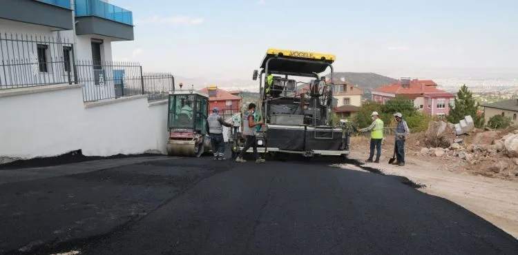 HİSARCIK MAHALLESİ’NDE YOLLAR YENİLENİYOR