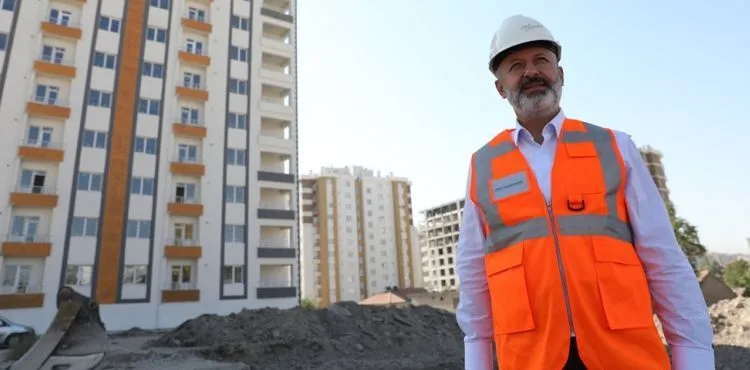 “TÜRKİYE’DE EN BÜYÜK KENTSEL DÖNÜŞÜMÜ GERÇEKLEŞTİRİYORUZ”
