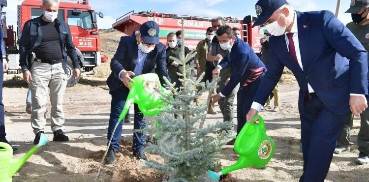 VALİ GÜNAYDIN VE BAŞKAN BÜYÜKKILIÇ ERCİYES’TE FİDAN DİKTİ