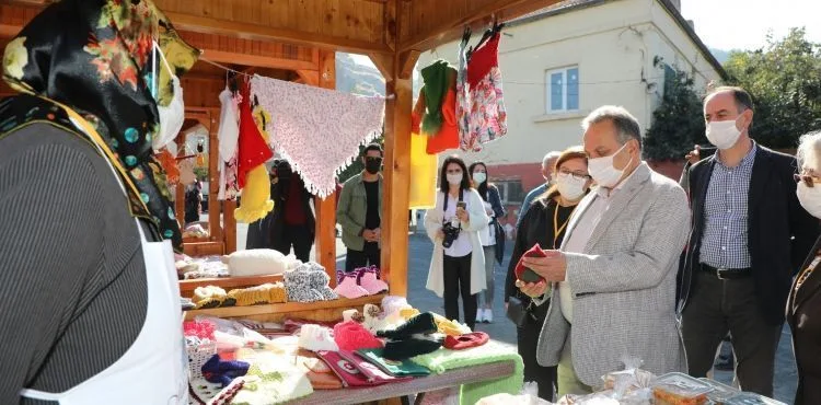 MAHARETLİ ELLER KADIN ÜRETİCİ PAZARI AÇILDI