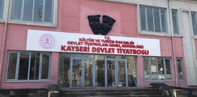 KAYSERİ DEVLET TİYATROSU YENİDEN ‘PERDE’ DİYOR