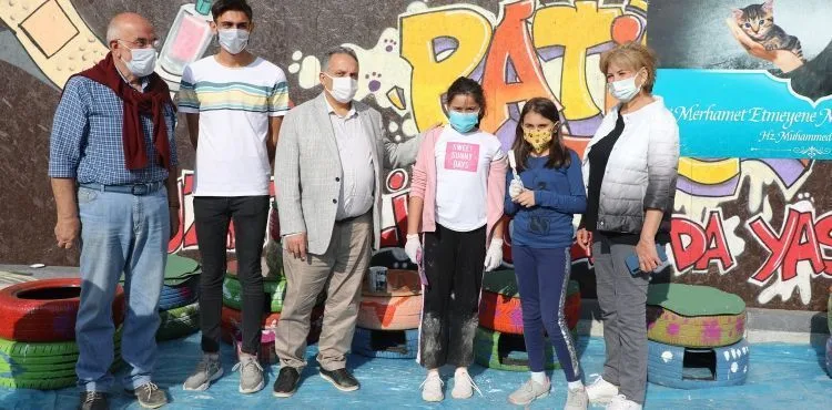 TALAS’TA ESKİ OTOMOBİL LASTİKLERİ KEDİLERE YUVA OLDU