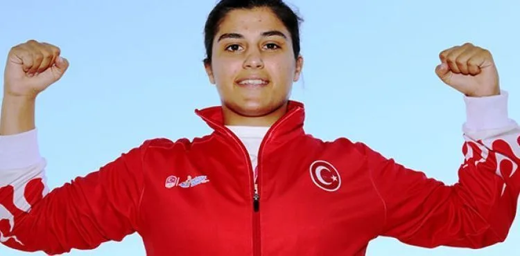 Türk boks tarihinin en başarılı sporcusu Busenaz Sürmeneli