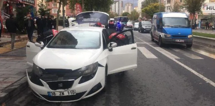 Polisin 'dur' ihtarına uymayan otomobilde bonzai ele geçirildi