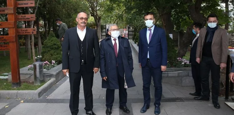 BAŞKAN BÜYÜKKILIÇ, BURSA DEVLET TİYATROSU SANATÇILARI İLE BİRARAYA GELDİ