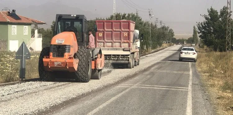 BÜYÜKŞEHİR İKİ İLÇEDE 7 KİLOMETRE ASFALT ÇALIŞMASI YAPTI