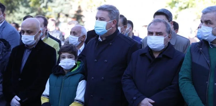 HAYIRSEVER DR. SAMİ İPEK DUALARLA SON YOLCULUĞUNA UĞURLANDI