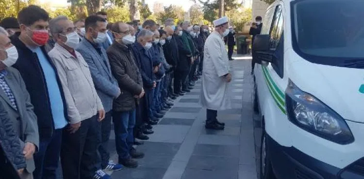 Koronavirüsten hayatını kaybeden eski belediye başkanı doktor, toprağa verildi