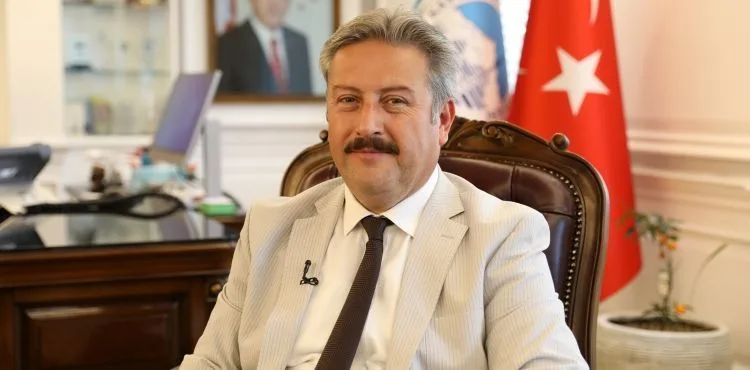 BAŞKAN PALANCIOĞLU, 3 FAKÜLTE DEKANLARINI KUTLADI