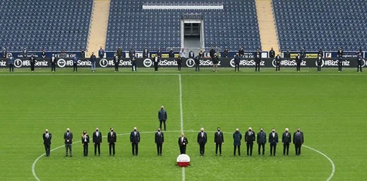 Fenerbahçe Stadı'nda Atatürk için saygı zinciri oluşturuldu