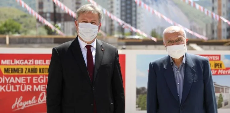 ESENTEPE MAHALLESİ’NE MEHMED ZÂHİD KOTKU-İPEK DİYANET EĞİTİM VE KÜLTÜR MERKEZİ HAYIRLI OLSUN!