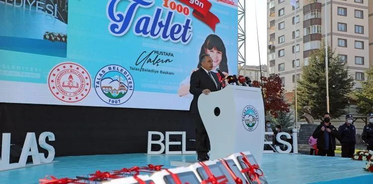 BAŞKAN YALÇIN’DAN EĞİTİME 1000 TABLET ARMAĞANI