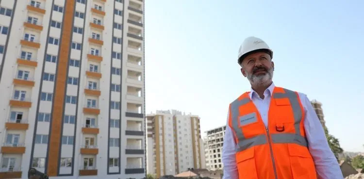 BAŞKAN ÇOLAKBAYRAKDAR, HAYALLERİ GERÇEKLEŞTİREREK, MUTLU VE HUZURLU YUVALAR İNŞA EDİYOR