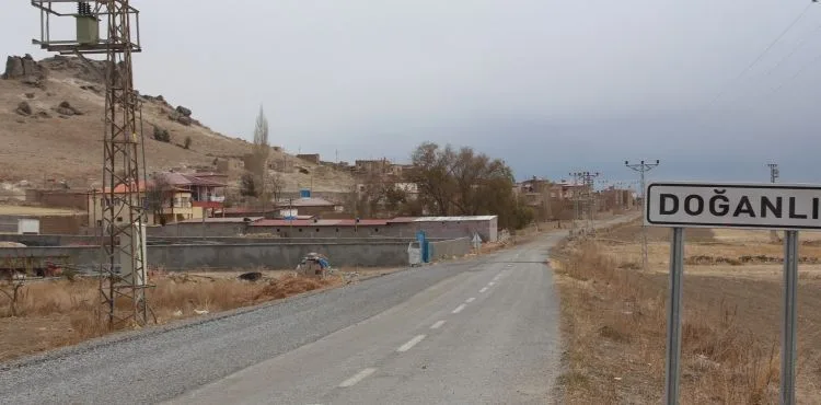 YEŞİLHİSAR BELEDİYESİ KIRSAL MAHALLELERİN YOLLARINI GENİŞLETMEYE DEVAM EDİYOR