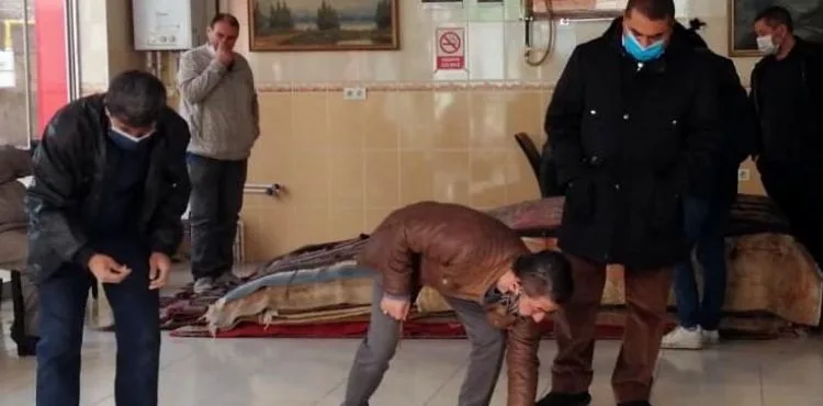 Kayseri'de, eski halılar açık artırma ile satılıyor
