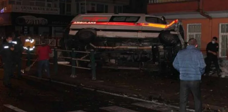 Kayseri’de ambulans ile hafif ticari araç çarpıştı: 8 yaralı