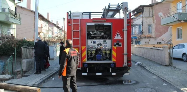 Müstakil evde çıkan yangın paniğe neden oldu