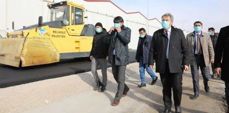 YEŞİLYURT MAHALLESİ’NDE YILIN SON BÜYÜK ASFALTI SERİLDİ
