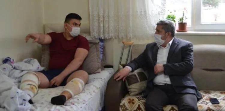 Sokak köpeklerinin saldırısına uğrayan milli halterci ve komşusu yaralandı