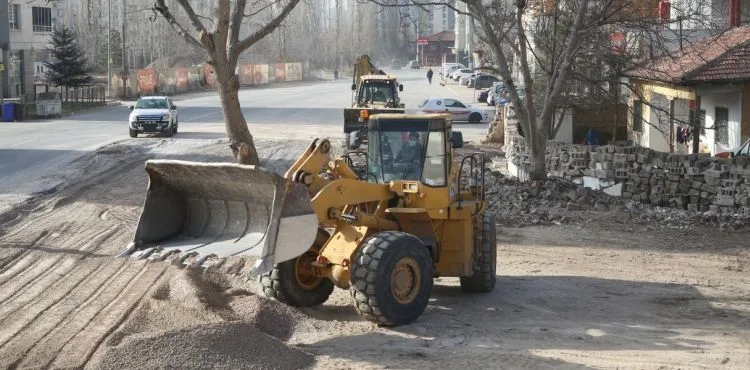 YIKILAN GECEKONDULARIN HAFRİYATI KALDIRILIYOR
