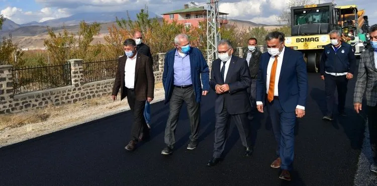 BÜYÜKŞEHİR’DEN İLÇE YOLLARINA 14 MİLYON TL’LİK SICAK ASFALT