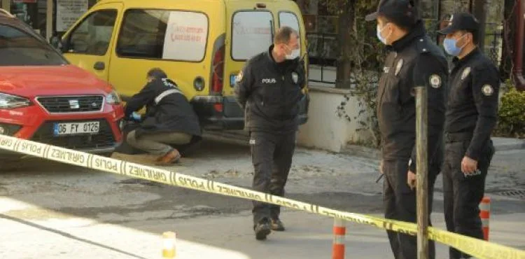 Komşu esnaf arasında otopark kavgası: 2 yaralı
