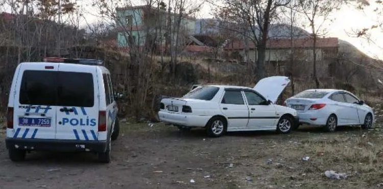 3 kişi çaldıkları otomobilde pizza yerken yakalandı