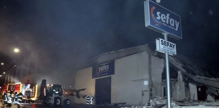 Kayseri'de masa ve sandalye üretimi yapılan fabrikada yangın