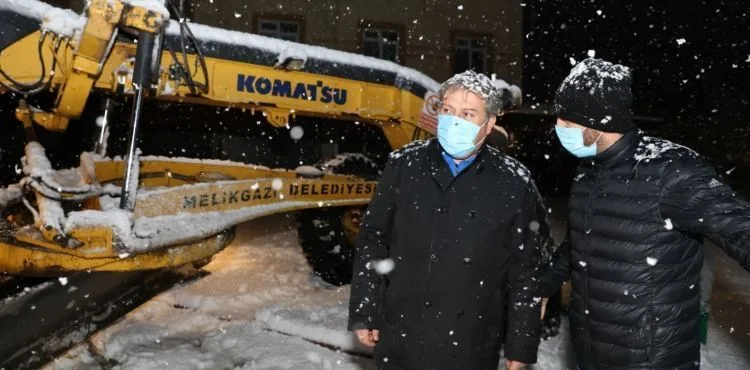 BAŞKAN PALANCIOĞLU, KARLA MÜCADELE İÇİN SAHADAYDI