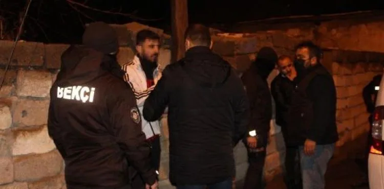 Polisin 'dur' ihtarına uymayan 2 şüpheli kovalamaca sonucu yakalandı