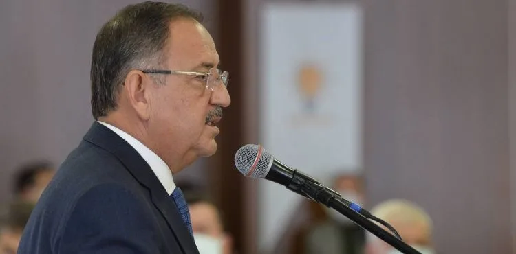 ÖZHASEKİ: "CHP BİR TARAFINI İYİ PARTİ'YE YASLIYOR, BİR TARAFINI HDP'YE YASLIYOR"