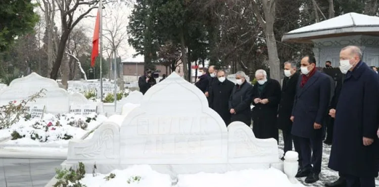 Cumhurbaşkanı Erdoğan, Necmettin Erbakan'ın mezarını ziyaret etti