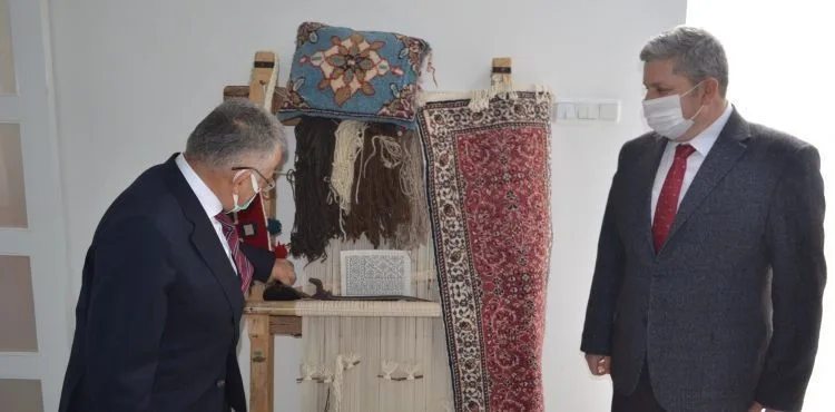 BAŞKAN BÜYÜKKILIÇ, GİLABURUSU ŞİFA, EL DOKUMA HALISI MEŞHUR BÜNYAN’DA...