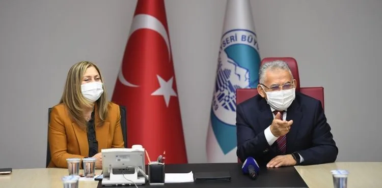BÜYÜKKILIÇ, AK PARTİ KAYSERİ KADIN KOLLARI’NIN YENİ YÖNETİMİNİ KABUL ETTİ