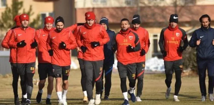 Kayserispor Teknik Direktörü Petrescu: Bu sezon ligde kalalım yeter