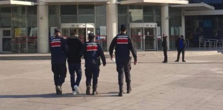 8 evde hırsızlık yapan şüpheli adliyeye çıkarıldı
