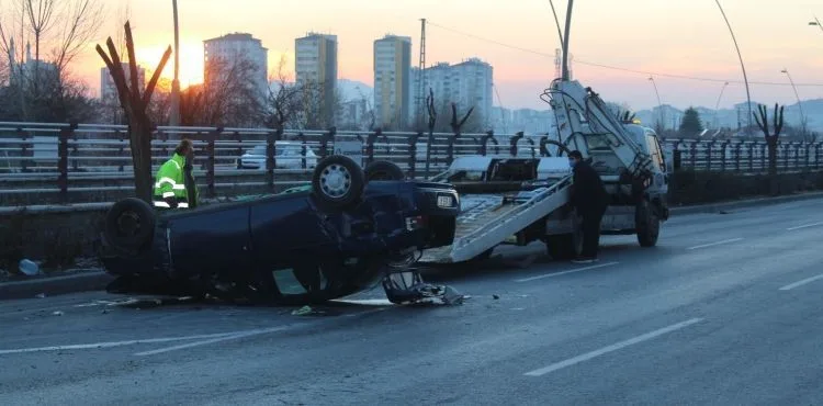 Kayseri'de otomobil takla attı: 2 yaralı