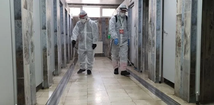 MELİKGAZİ’DE 25 ARAÇ 50 PERSONEL İLE DEZENFEKTE ÇALIŞMALARI DEVAM EDİYOR