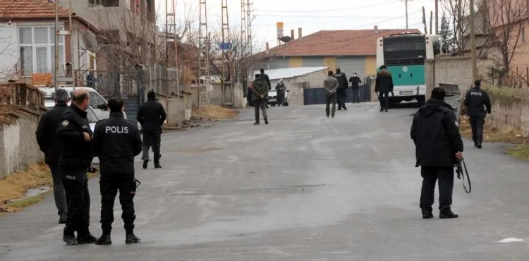 Pompalı tüfekle rastgele ateş açan genci, özel harekât polisleri etkisiz hale getirdi