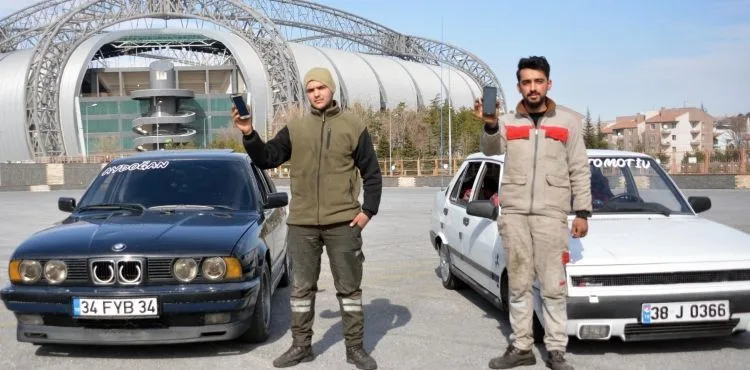 Kayseri’de 3 girişimci, geliştirdikleri yazılımla araçları cep telefonu ile çalıştırıyor