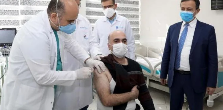 Yerli koronavirüs aşısının Faz- 2 çalışmalarında ilk doz, gönüllüye uygulandı