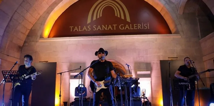 KULAKLARIN PASI SİLİNDİ