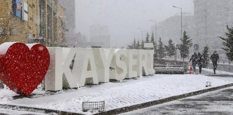 Kayseri'de kar yağışı etkili oldu
