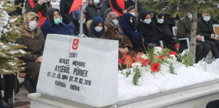 Şehit Pürnek, ölümünün 5'inci yılında mezarı başında anıldı
