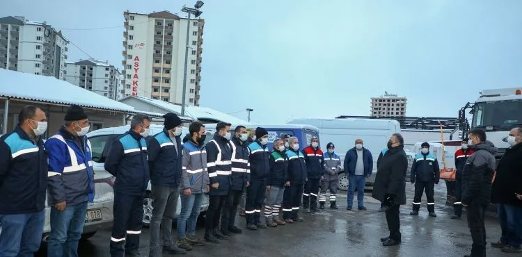 BAŞKAN YALÇIN’DAN KIŞ ÇALIŞMASI EKİPLERİNE MORAL ZİYARETİ