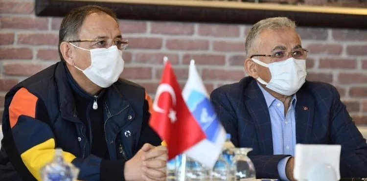 BAŞKAN BÜYÜKKILIÇ’TAN ÖZHASEKİ’YE ZİRVEDE ‘YATIRIM’ SUNUMU