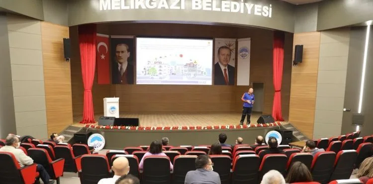 AFAD’TAN MELİKGAZİ PERSONELİNE AFET EĞİTİMİ