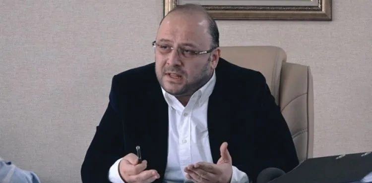 Yöneltilen sorulara cevap gelip gelmeyeceği ise merak konusu oldu.