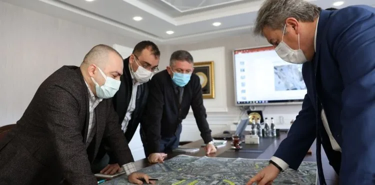 MELİKGAZİ ŞEHİR MERKEZİNDE TRAFİĞİ RAHATLATIYOR